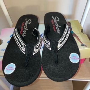 Sketchers with Yoga Foam Flip Flops